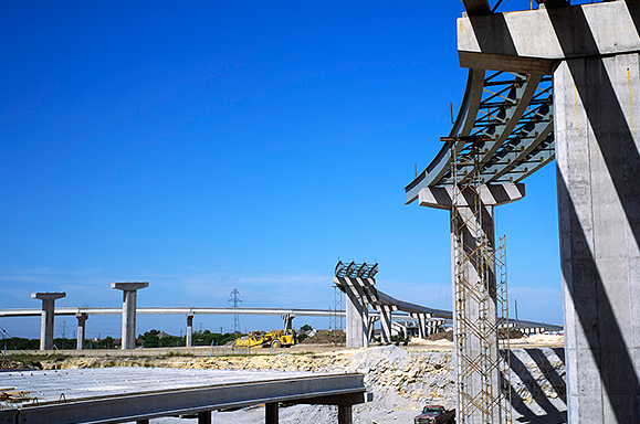 合力奮進 艱苦創業 務實求效 勇于爭先